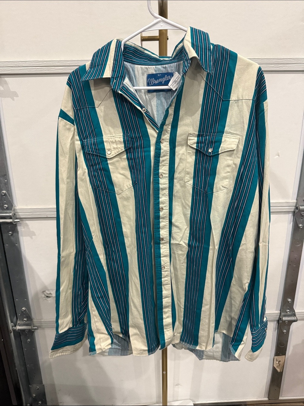 Wrangler Teal and Cream Vertical Stripe Button-Front Shirt